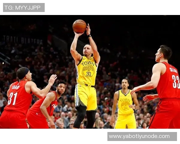 琼斯盛赞卢克肖表现自信从容攻防两端游刃有余状态回暖